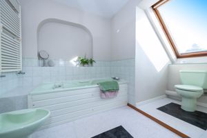 Family bathroom- click for photo gallery